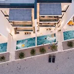Villa Beachfront Escape Nevera