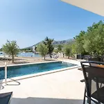 Beachfront Escape Nevera Villa