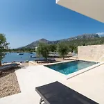 Villa Beachfront Escape Nevera