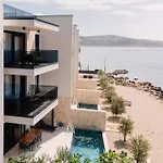 Beachfront Escape Nevera Seline