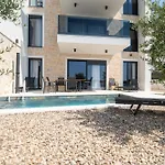 Beachfront Escape Nevera