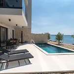 Beachfront Escape Nevera