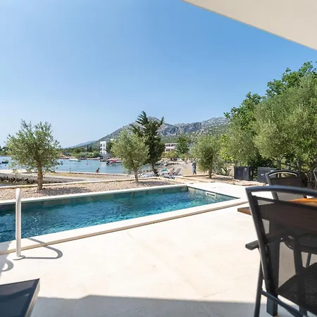Beachfront Escape Nevera Вилла