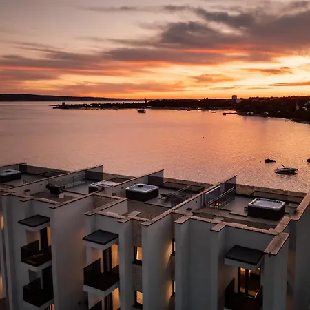 Willa Beachfront Escape Nevera Seline