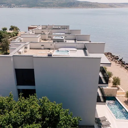 Willa Beachfront Escape Nevera Seline