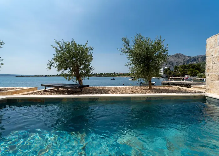 Beachfront Escape Nevera Вилла