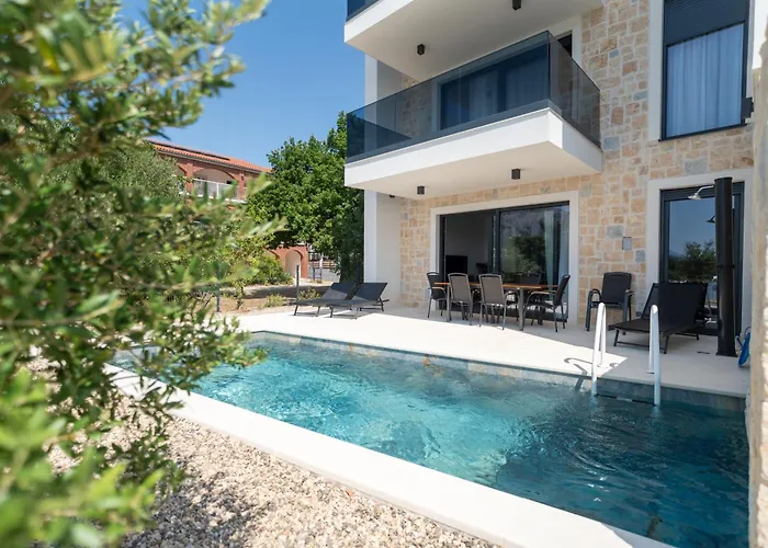 Beachfront Escape Nevera Селине