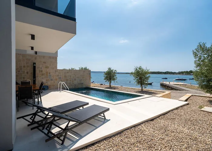 Beachfront Escape Nevera