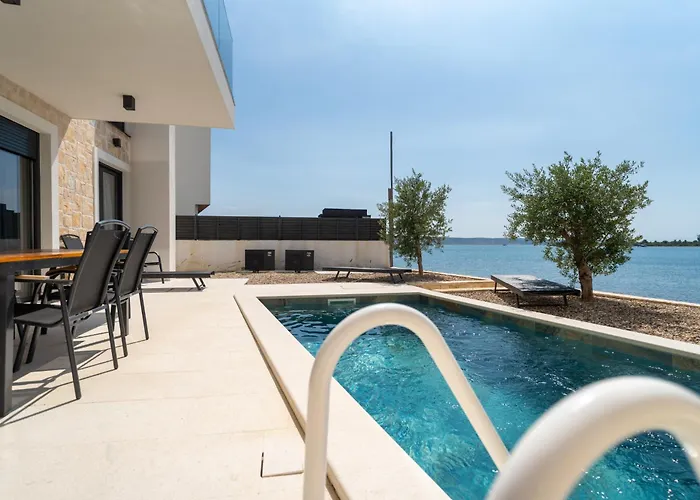 Beachfront Escape Nevera Villa *