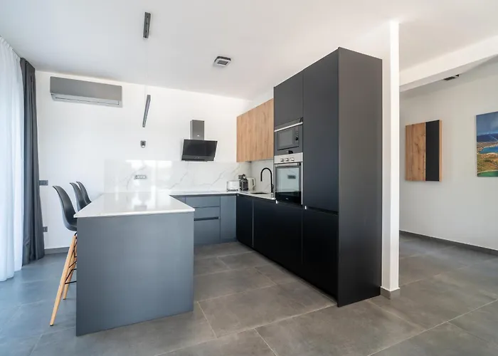 Beachfront Escape Nevera Вилла Селине