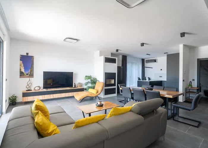 Beachfront Escape Nevera Villa *