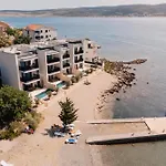 Beachfront Escape Nevera ヴィラ セリネ