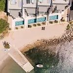 Beachfront Escape Nevera