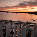Willa Beachfront Escape Nevera Seline