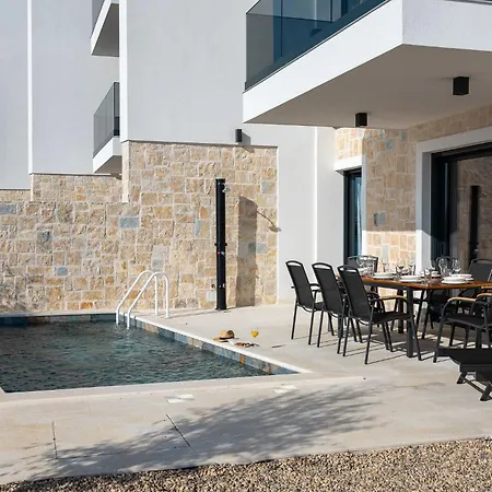 Beachfront Escape Nevera Villa *