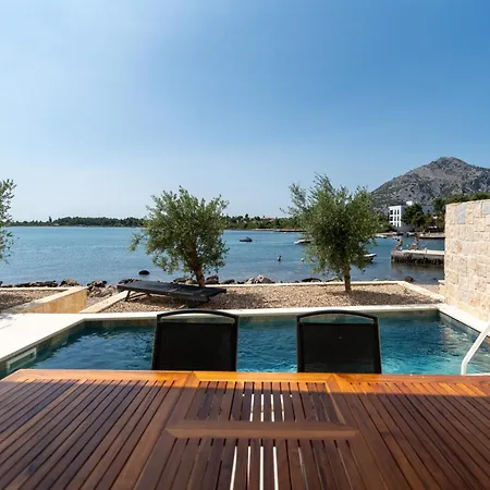 Villa Beachfront Escape Nevera
