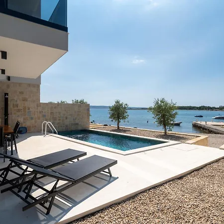 Beachfront Escape Nevera