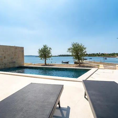 Beachfront Escape Nevera