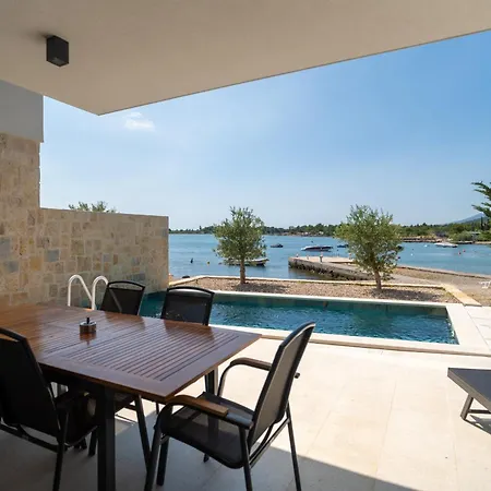 Beachfront Escape Nevera