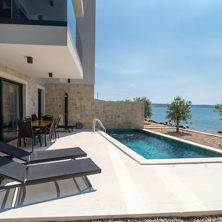 Beachfront Escape Nevera