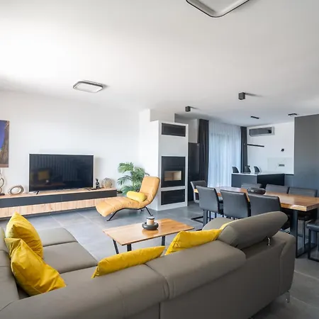 Beachfront Escape Nevera Villa *