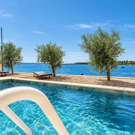 Beachfront Escape Nevera *