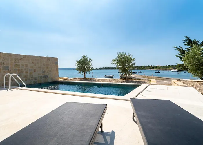 Beachfront Escape Nevera