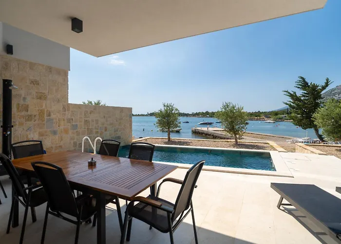 Beachfront Escape Nevera