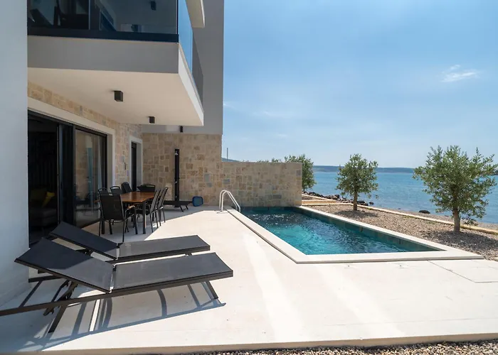 Beachfront Escape Nevera