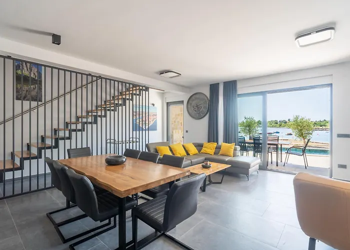 Beachfront Escape Nevera Villa *